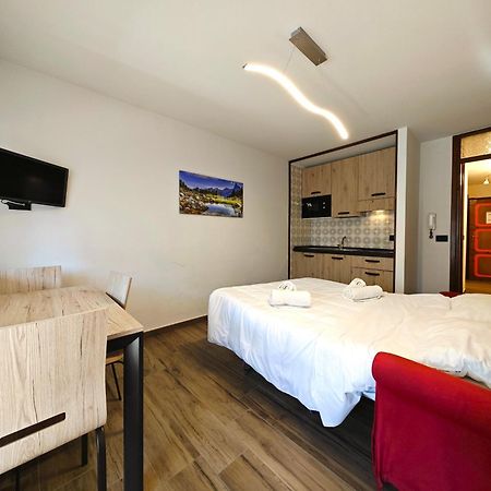 Hostdomus - City Center Apartment Sestriere Exterior photo