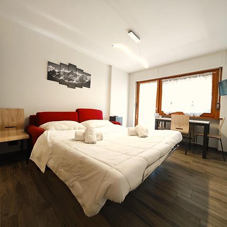 Hostdomus - City Center Apartment Sestriere Exterior photo